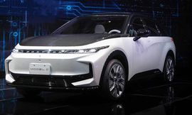 فوكسكون تكشف عن ثلاث سيارات كهربائية