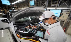 نيسان تخفض إنتاجها