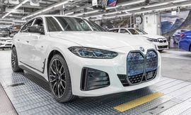 بي إم دبليو i4 تغادر خط الإنتاج