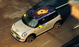 ميني تتعاون مع فنانين لتحويل أسقف سياراتها إلى لوحات فنية