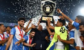 حصول فريق الخارجة على كأس البطولة