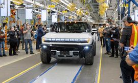 2022-gmc-hummer-ev-edition-1-pickup-in-production-ready-for-customer-deliveries