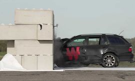 bmw-5-series-wagon-crash