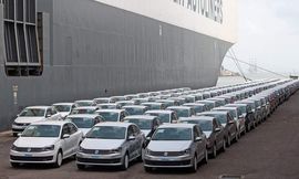 web-volkswagen-cars-lined-up-for-shipping-from-mumbai-port