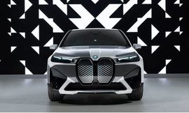 أول سيارة متغيرة الألوان في العالم