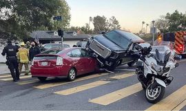 Schwarzenegger-accident-photos