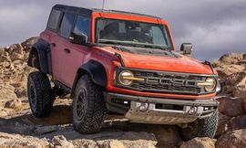 2022-ford-bronco-raptor-exterior-front-view