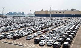 Kia-cars-awaiting-shipment-at-Pyeongtaek-Port-768x430