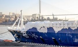 سيارات مجمدة تصل إلى روسيا