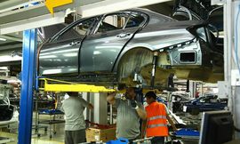 مصانع سيارات