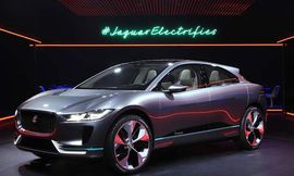 جاكوار تحدد موعدًا لتحويل سياراتها إلى كهربائية بالكامل 2