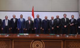 التوقيع على٣ اتفاقيات إطارية لتصنيع السيارات بين الحكومة وعدد من شركات السيارات المحلية والعالمية