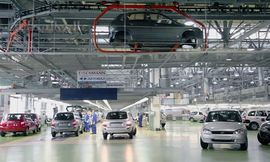 مصنع لادا الروسي يواصل إنتاجه على الرغم من حالات الإصابة الأولى بالفيروس