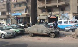 حملة لرفع السيارات المهملة قي شوارع حدائق القبة بالقاهرة