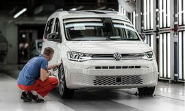 الحرب الروسية الأوكرانية تضرب صناعة السيارات في وسط أوروبا