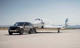land-rover-accompagna-virgin-galactic-nello-spazio