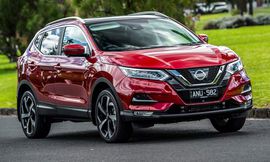17-2017-Nissan-QashQai-NTech-Magnetic-Red-HR-087