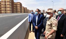 رئيس الوزراء يتفقد محور الفريق إبراهيم العربي وعدد من المشروعات الأخرى

