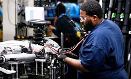 الحرب الروسية الأوكرانية تؤثر في صناعة السيارات