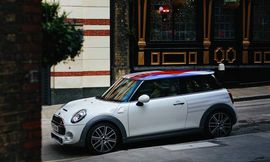 Royal-wedding-MINI-Design-One-Off-10