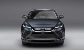 تويوتا فينزا 2021 في ثوبها الجديد بمحرك هجين ونظام دفع كلي 3