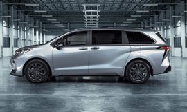 2023-Toyota-Sienna-1