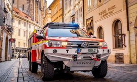 الكشف عن سيارة إطفاء مخصصة لحرائق السيارات الكهربائية على الطرق 2