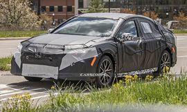 تويوتا كامري 2025 تظهر في صور تجسسية 1