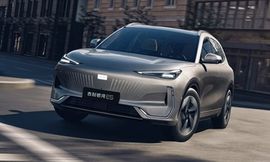 جيلي جالاكسي E5