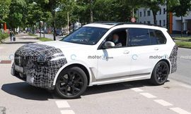2023-bmw-x7-facelift-spied-with-split-headlights (1)
