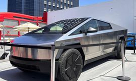 خروج أولى شاحنات سايبرتراك الكهربائية الإنتاجية من مصانع تسلا  2