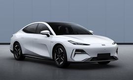 جيلي جالاكسي E8
