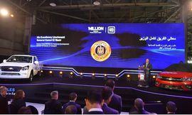 نائب رئيس مجلس الوزراء للتنمية الصناعية وزير الصناعة والنقل يشهد فعاليات احتفالية شركة جنرال موتورز مصر بإنتاجها المركبة المليون بمصنع الشركة بمصر ويتفقد خطوط الإنتاج بالمصنع  (1)