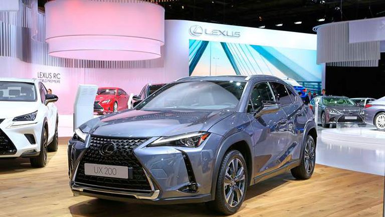 5a7a80e1-2019-lexus-ux-paris-livepics-2