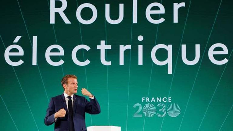 فرنسا تعلن خطة استثمار لدعم السيارات الكهربائية
