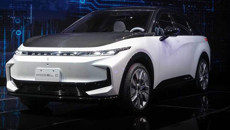 فوكسكون تكشف عن ثلاث سيارات كهربائية