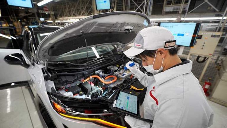 نيسان تخفض إنتاجها