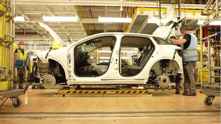 رينو تخفض توقعات أرباحها