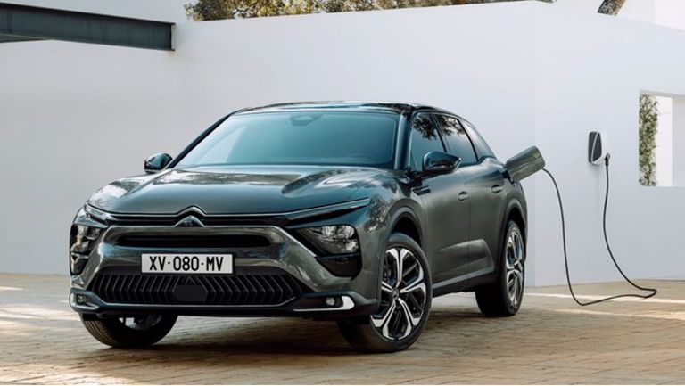 citroen-c5-x-phev-2021-02-min-888x444