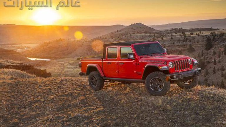79-jeep-gladiator-official-reveal-sunset-front