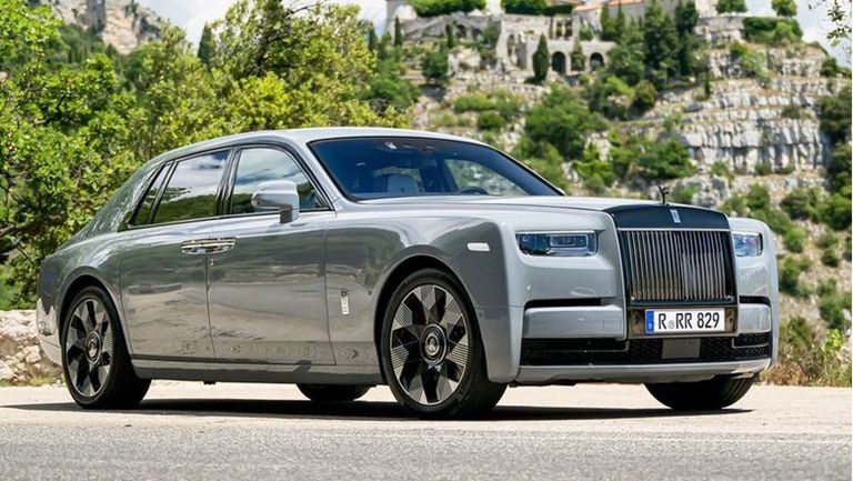 رولز رويس فانتوم 2023