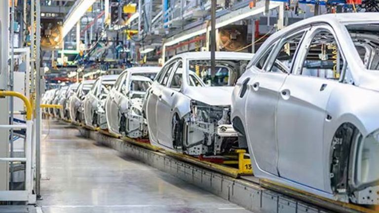 تصنيع سيارات