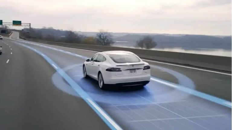 القيادة الذاتية في تيسلا