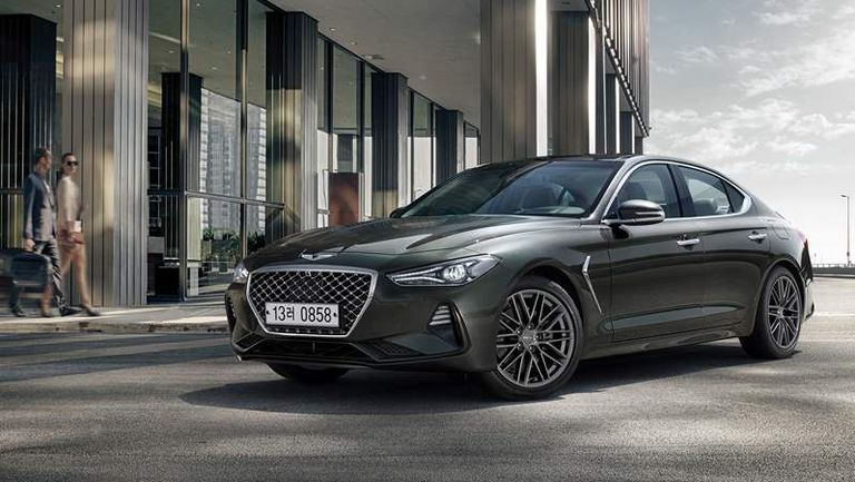 genesis-g70-gallery-ex-01