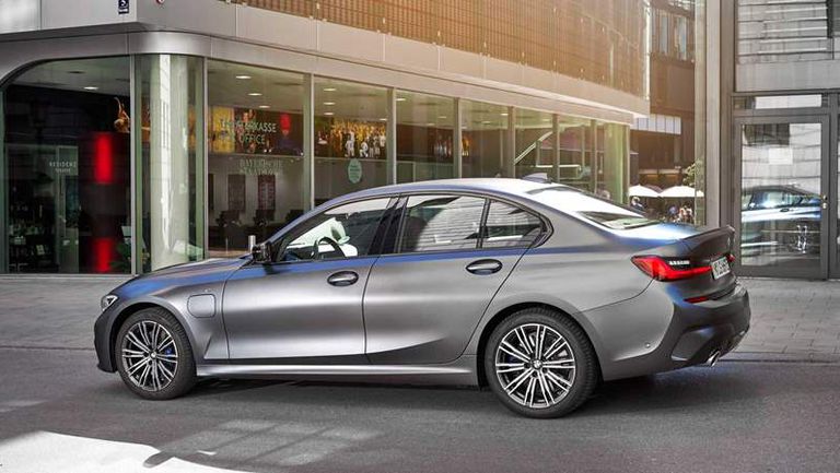 bmw-330e-sedan-2nd-model-evolution