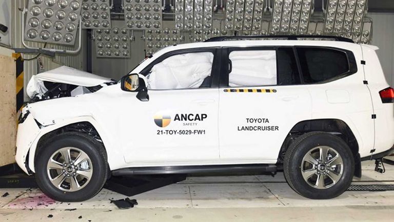 لاند كروزر تحصل على خمس نجوم في اختبارات السلامة