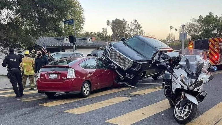 Schwarzenegger-accident-photos