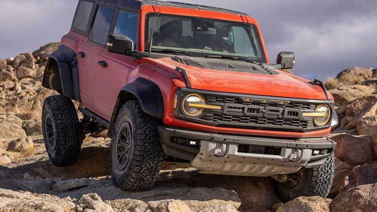 2022-ford-bronco-raptor-exterior-front-view