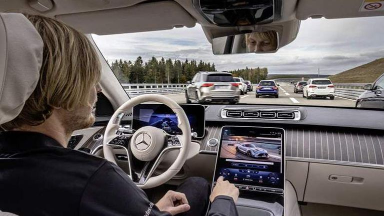 مرسيدس تحصل على الموافقة على تقنية القيادة الذاتية