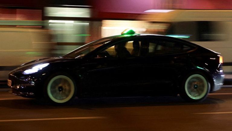 حادثة جديدة لسيارة تسلا في باريس